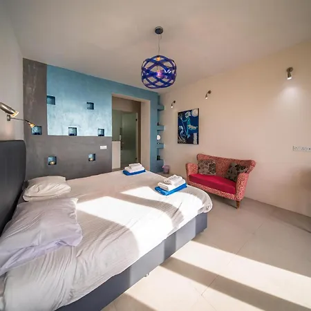 Pantheon With Private Pool & Jacuzzi Pomos