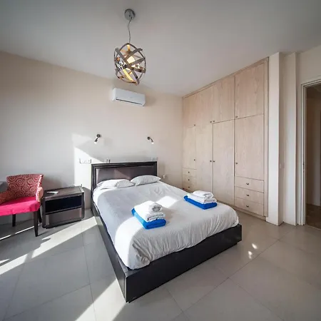 Pantheon With Private Pool & Jacuzzi Pomos