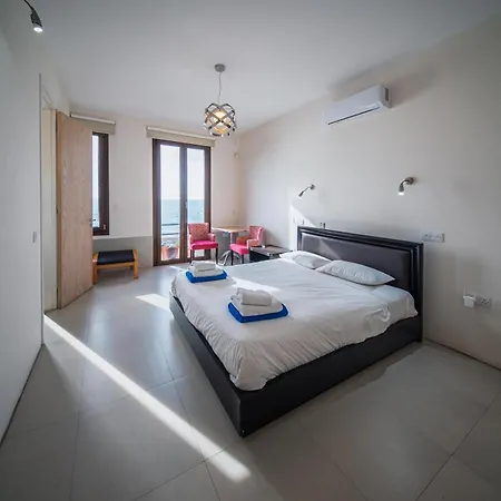 Villa Pantheon With Private Pool & Jacuzzi Pomos