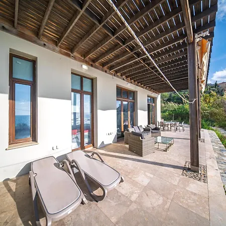 Pantheon With Private Pool & Jacuzzi Pomos